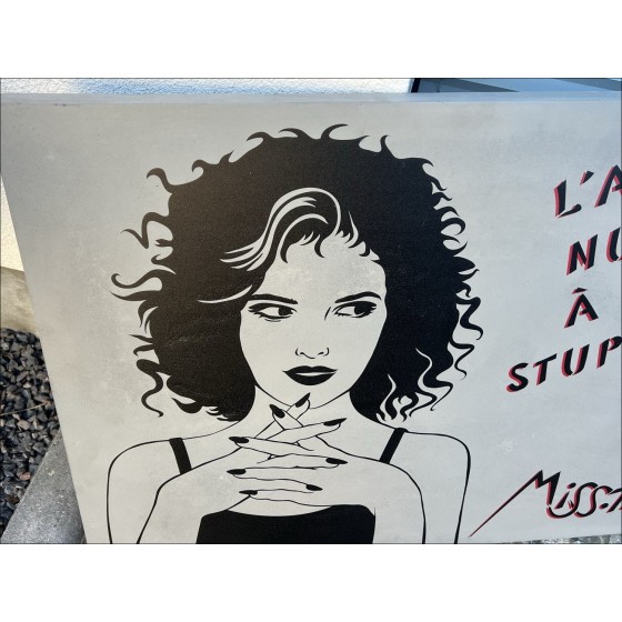Miss Tic - Betondruck "The Art Night bei Dummheit" 50x70x4cm - 2022