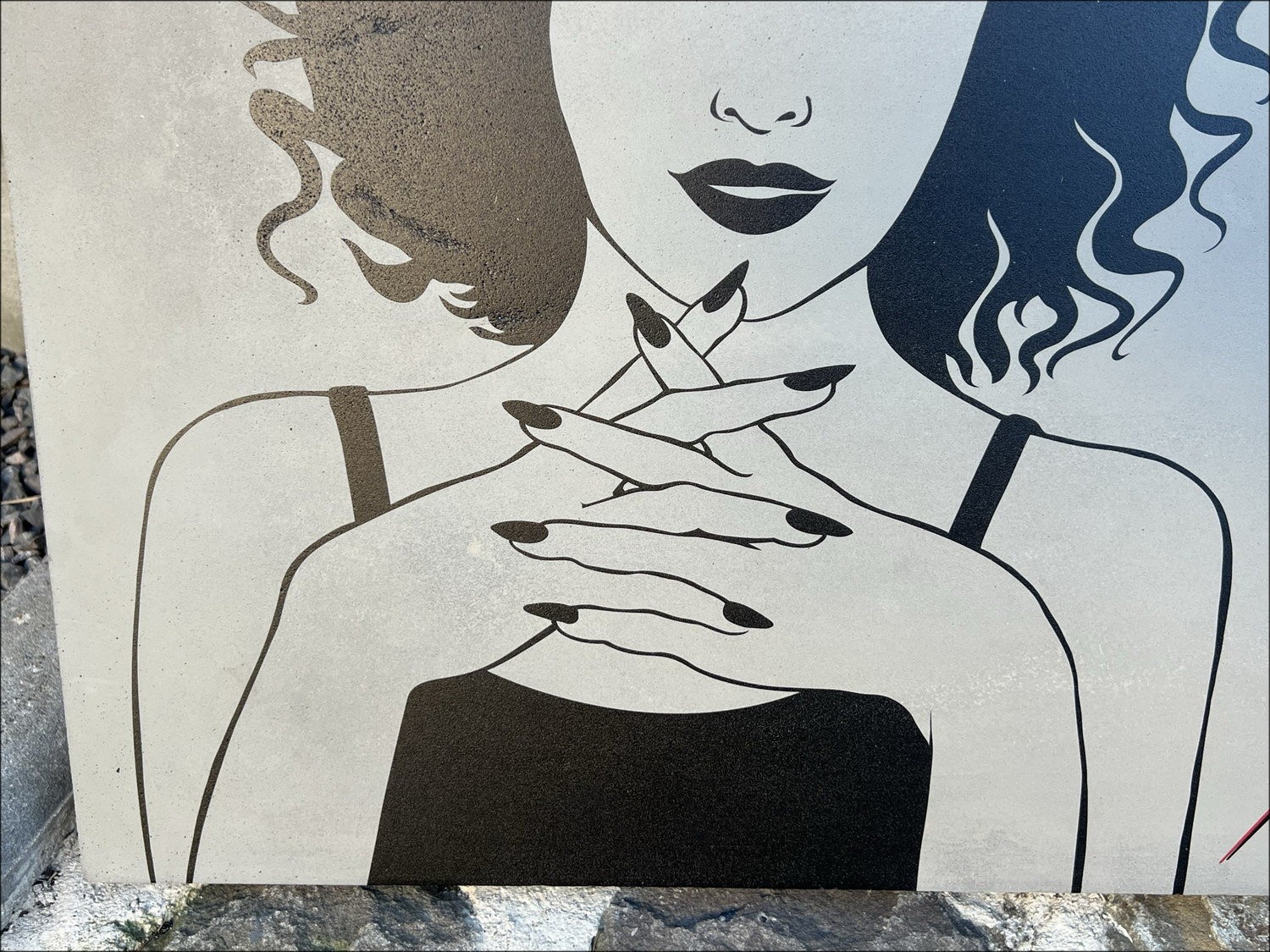Miss Tic - Impression sur béton "L’art nuit à la stupidité" 50x70x4cm - 2022