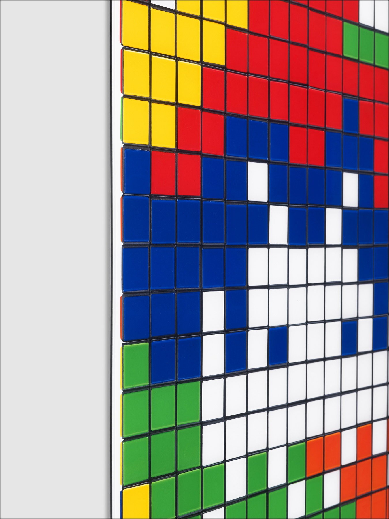 Rubik Camouflage NVDR1-2 por INVADER, 2023