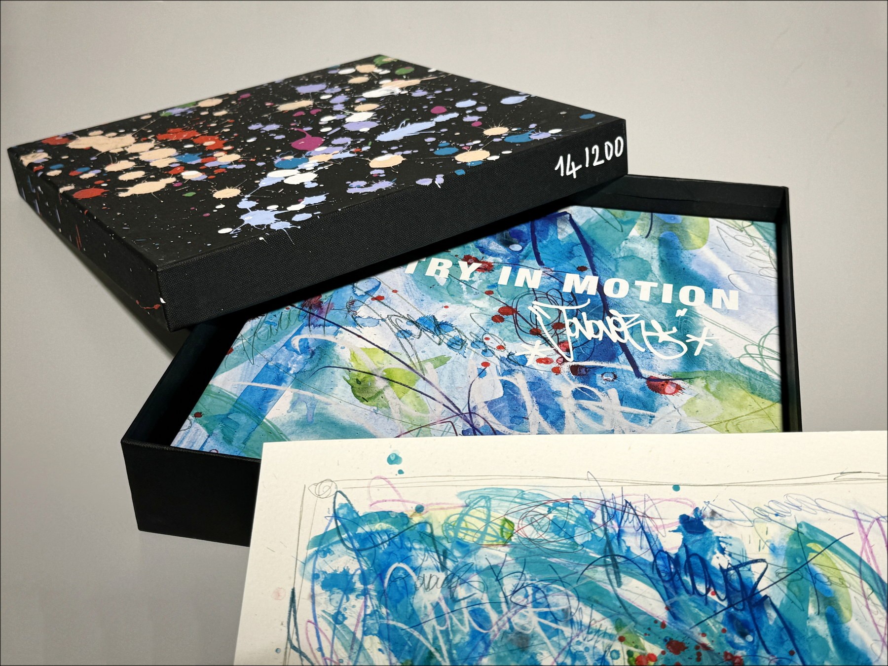 JonOne - Scatola "Poetry in Motion" (Pittura + serigrafia rialzata (unica) firmata + libro) 2019