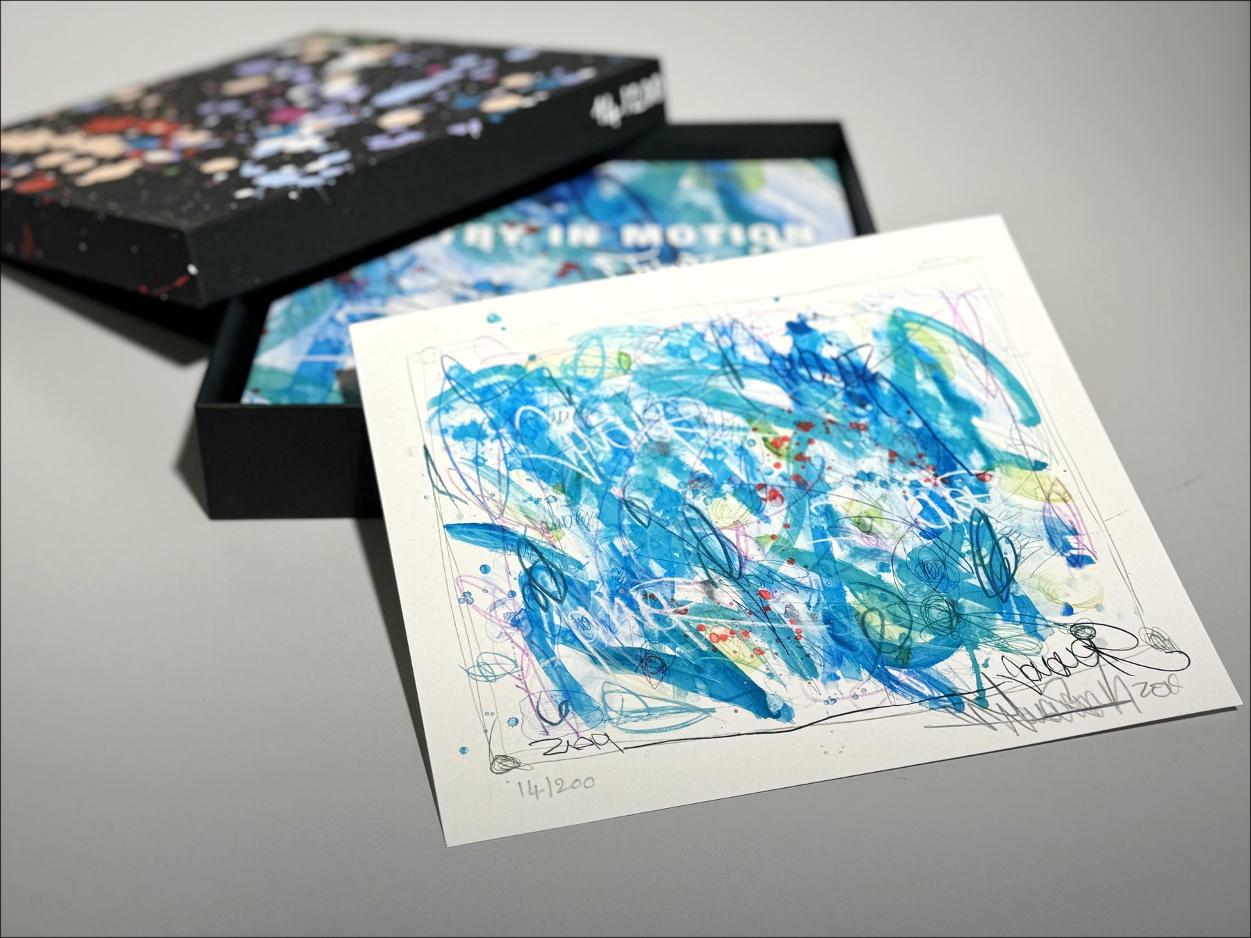 JonOne - Scatola "Poetry in Motion" (Pittura + serigrafia rialzata (unica) firmata + libro) 2019