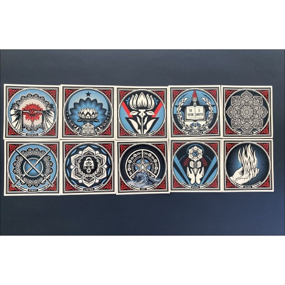Shepard Fairey – Reframe, caja de pegatinas y tarjetas