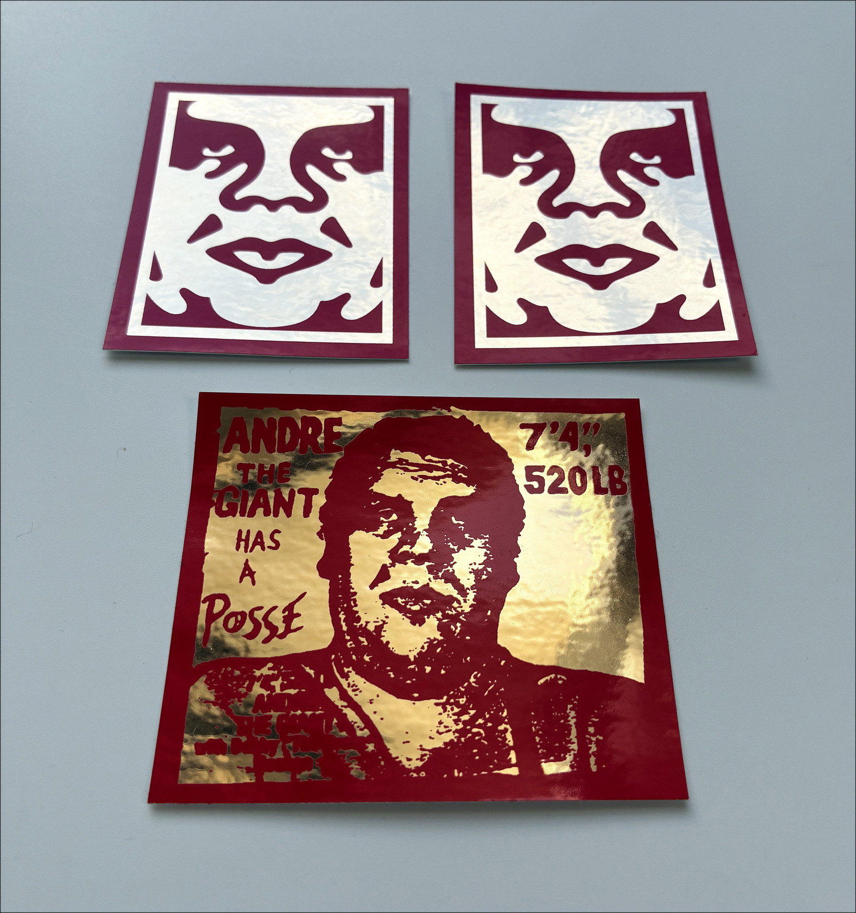 Shepard Fairey (Obey) – Lot de 3 stickers dorés