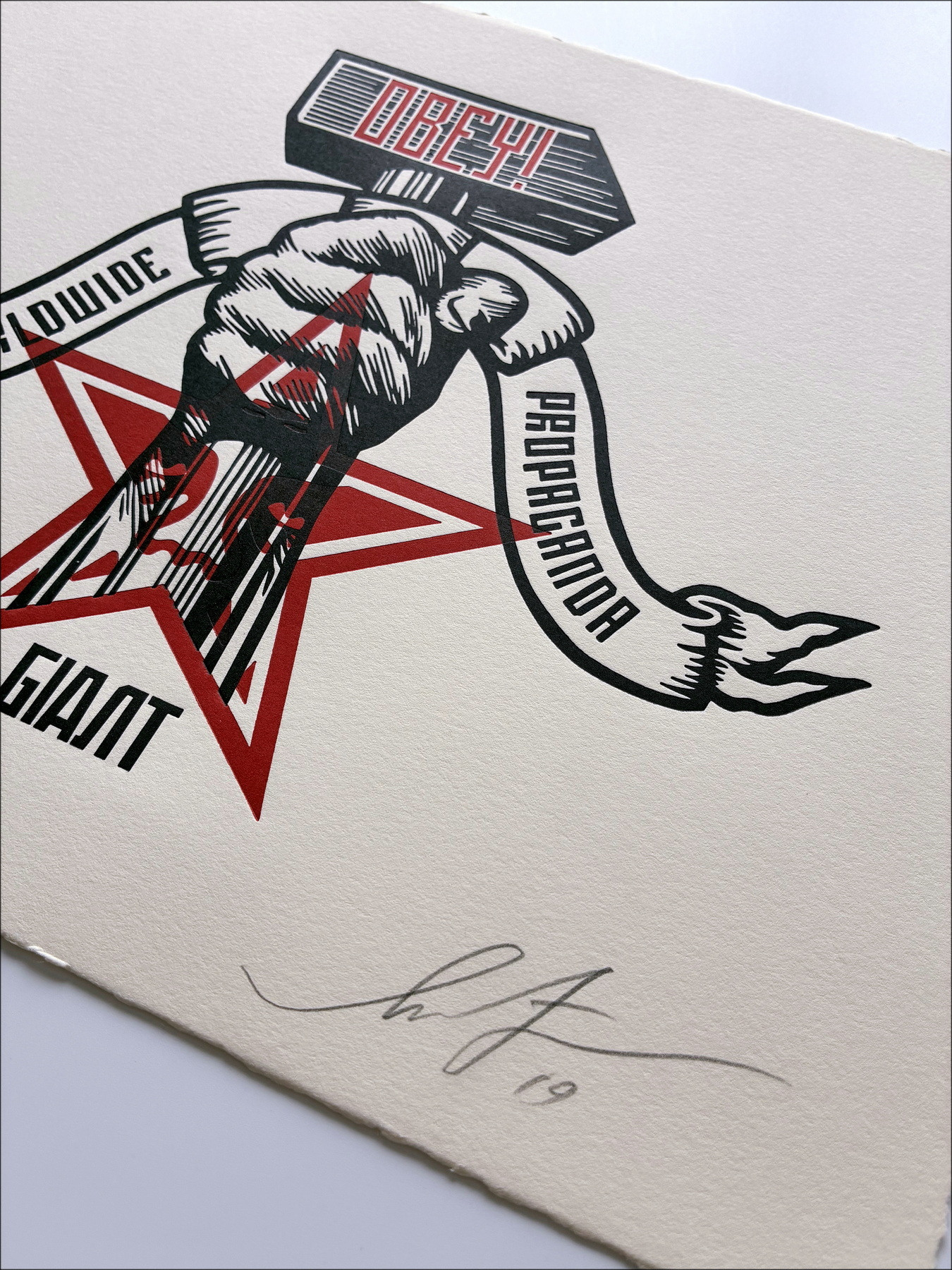Shepard Fairey Hammer en Vuist Letterpress 2019, AP ondertekend
