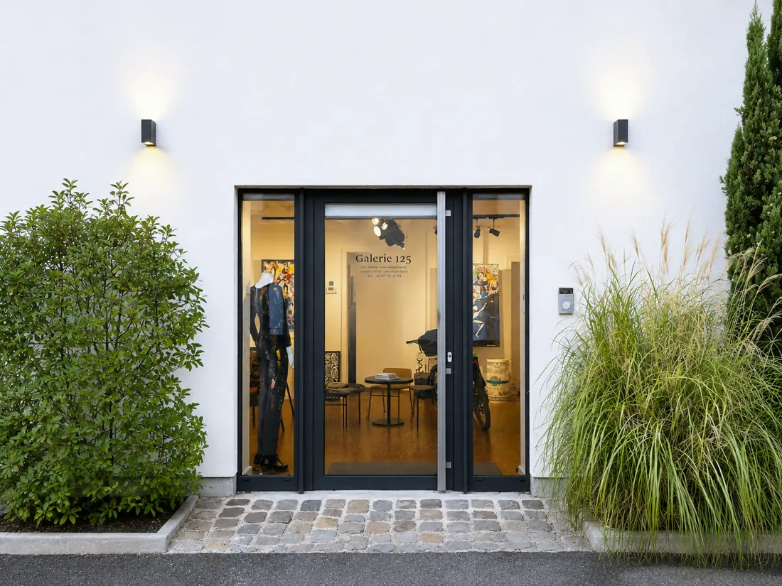 Entrée de la Galerie 125, galerie d'art en Moselle, 8 rue de l'Église à Argancy